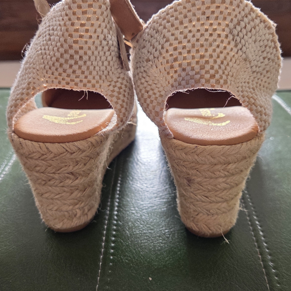 Chic Tan Wedge Sandals - Picture 2 of 8